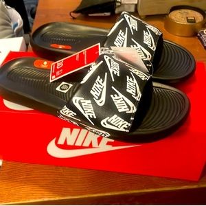 Nike Victor One Slides